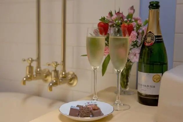 Romantic Tek Büyük Yataklı Oda, Sigara İçilmez, Balkon (Queen w/ private Bath (3))