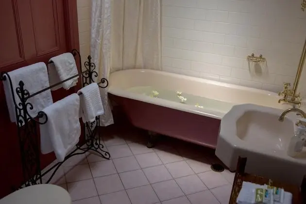 Romantic Tek Büyük Yataklı Oda, Sigara İçilmez, Balkon (Queen w/ private Bath (3))