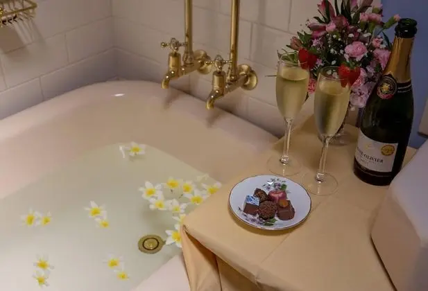 Romantic Tek Büyük Yataklı Oda, Sigara İçilmez, Balkon (Queen w/ private Bath (3))
