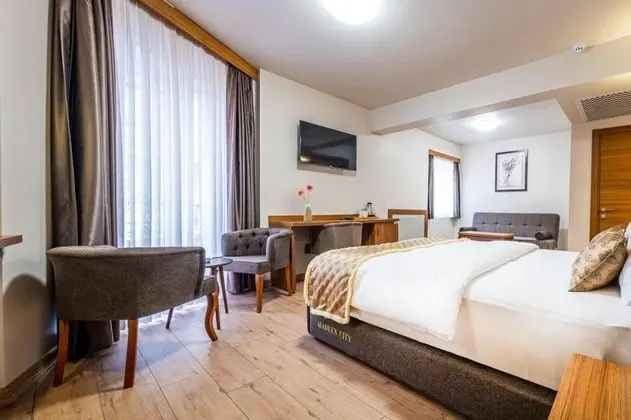 Corner Suite, Sokak Manzaralı