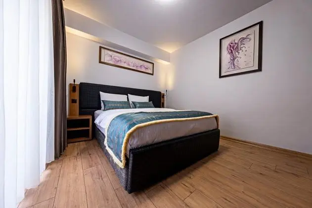 Standart Oda, Sokak Manzaralı