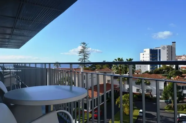 Tek Büyük veya İki Ayrı Yataklı Oda, Kısmi Deniz Manzaralı