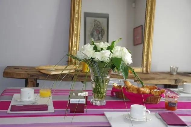 Comfort Üç Kişilik Oda, Özel Banyo, Bahçe Manzaralı (MADELEINE)