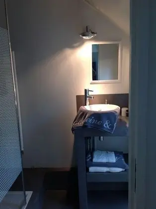 Dört Kişilik Oda, Özel Banyo, Bahçe Manzaralı (SIDONIE)