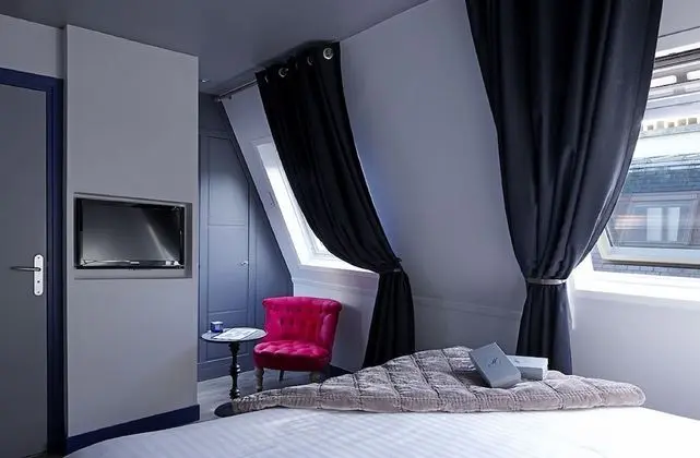 Delüks (Deluxe Double or Twin Room)