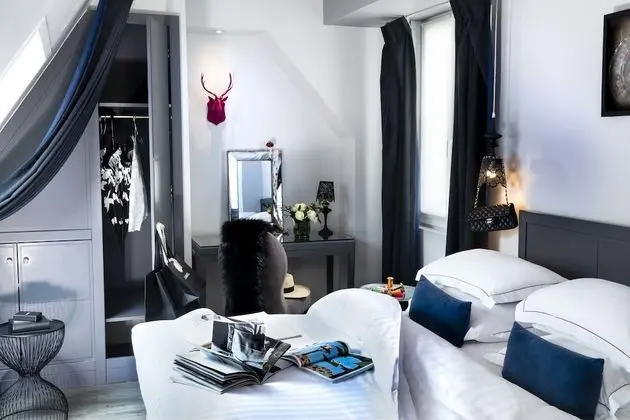 Delüks (Deluxe Double or Twin Room)