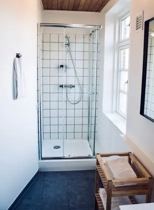 Tek Büyük Yataklı Oda, 1 Çift Kişilik Yatak, Ortak Banyo (1. floor)