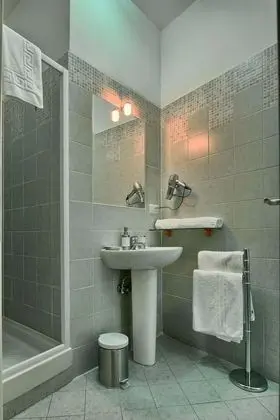 Tek Büyük veya İki Ayrı Yataklı Oda, Özel Banyo