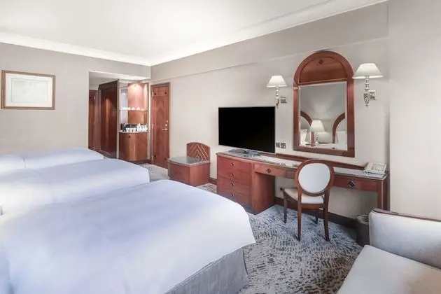 Deluxe Üç Kişilik Oda (Hilton Plus)