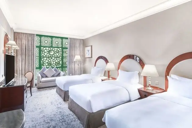 Deluxe Üç Kişilik Oda (Hilton Plus)