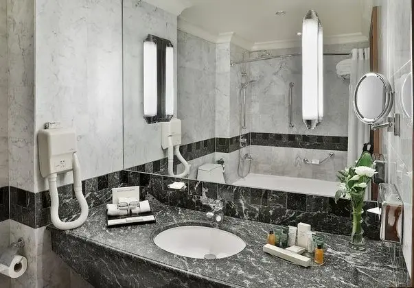 Deluxe Üç Kişilik Oda (Hilton Plus)