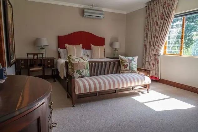 Superior Tek Büyük veya İki Ayrı Yataklı Oda (Manor)