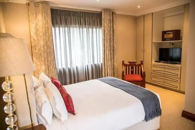 Superior Tek Büyük veya İki Ayrı Yataklı Oda (Manor)