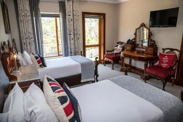 Superior Tek Büyük veya İki Ayrı Yataklı Oda (Manor)