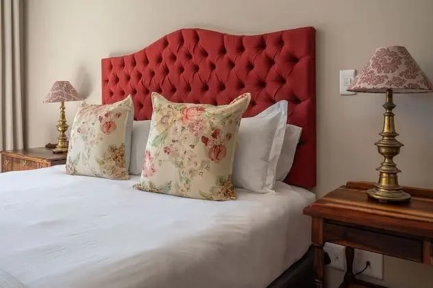 Superior Tek Büyük veya İki Ayrı Yataklı Oda (Manor)