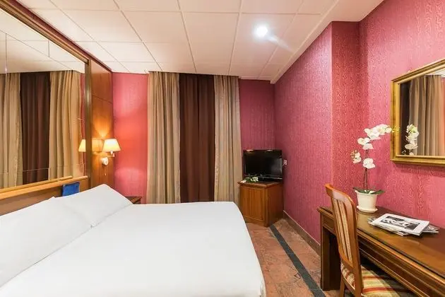 Standard Tek Büyük veya İki Ayrı Yataklı Oda