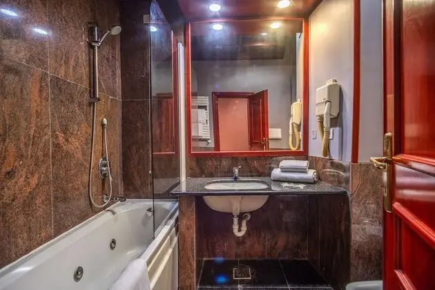 Standard Tek Büyük veya İki Ayrı Yataklı Oda