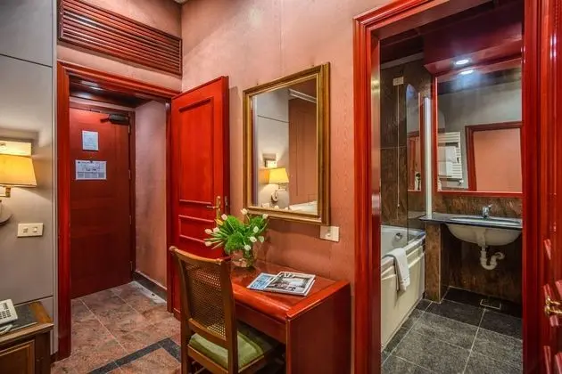 Standard Tek Büyük veya İki Ayrı Yataklı Oda