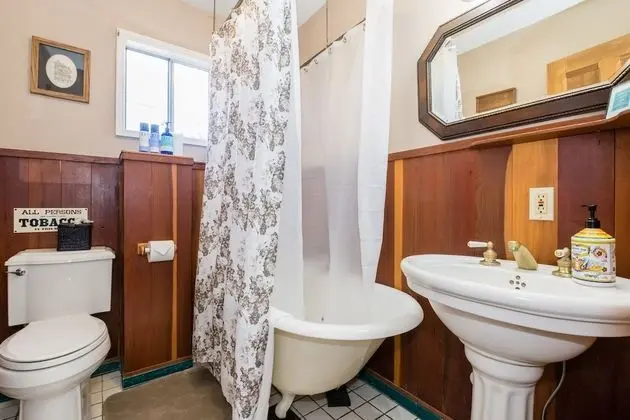 Oda, 1 Çift Kişilik Yatak, Ortak Banyo