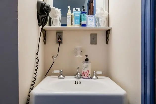 Oda, 1 Çift Kişilik Yatak, Ortak Banyo