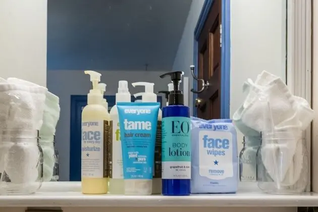 Oda, 1 Çift Kişilik Yatak, Ortak Banyo
