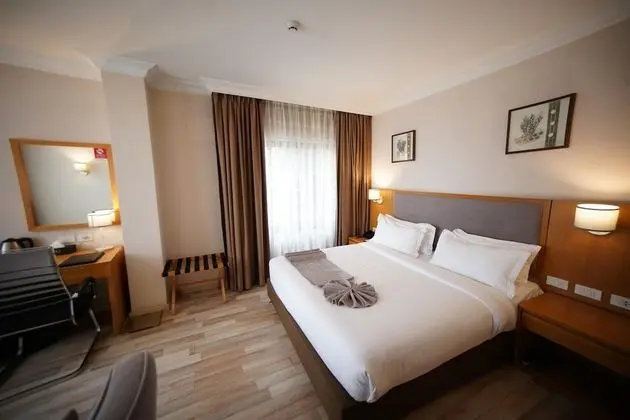 Club King Room