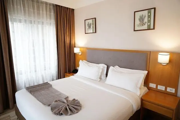 Club King Room