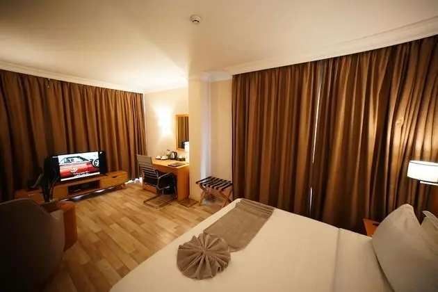 Club King Room