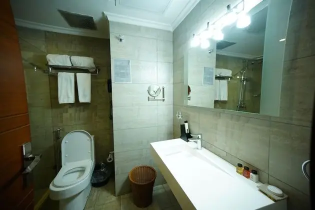 Club King Room
