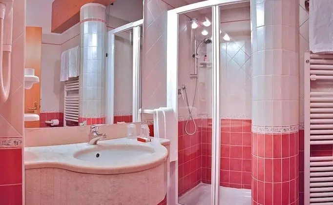 Comfort Tek Büyük veya İki Ayrı Yataklı Oda