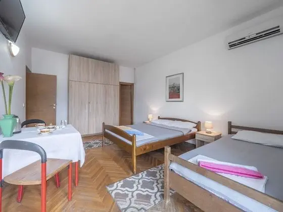 Standard Tek Büyük Yataklı Oda