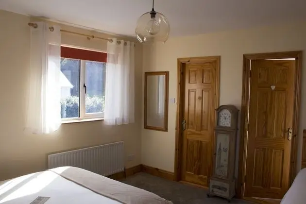 Üç Kişilik Oda, Deniz Manzaralı (CARNDONAGH)
