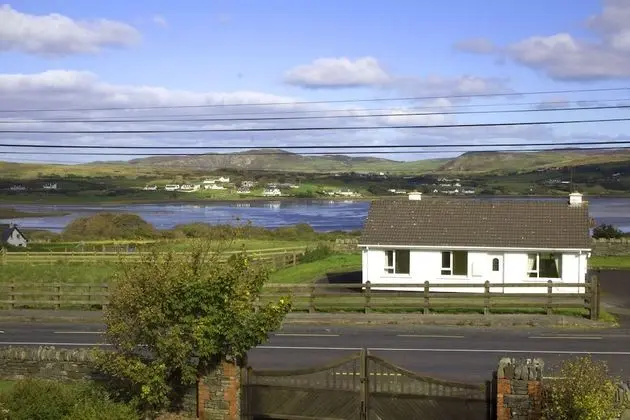 Üç Kişilik Oda, Deniz Manzaralı (CARNDONAGH)