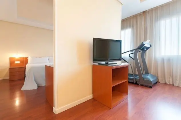 Premium Oda, 1 Büyük (Queen) Boy Yatak (with Living Room)