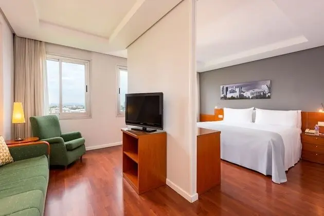Premium Oda, 1 Büyük (Queen) Boy Yatak (with Living Room)