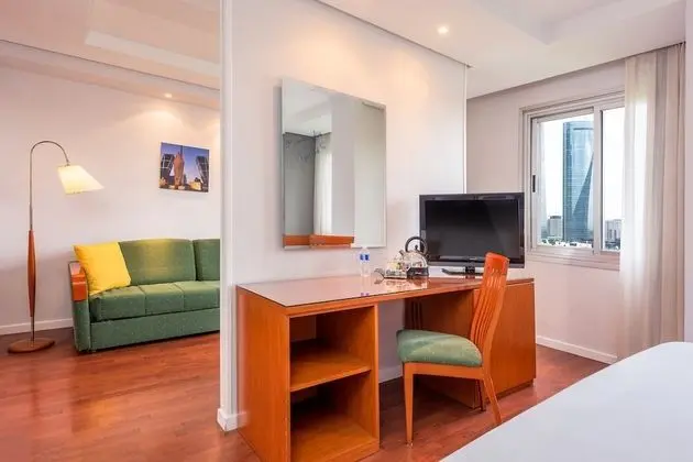 Premium Oda, 1 Büyük (Queen) Boy Yatak (with Living Room)