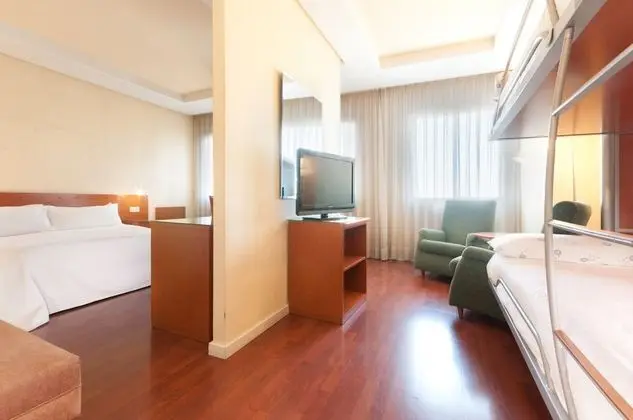 Premium Oda, 1 Büyük (Queen) Boy Yatak (with Living Room)