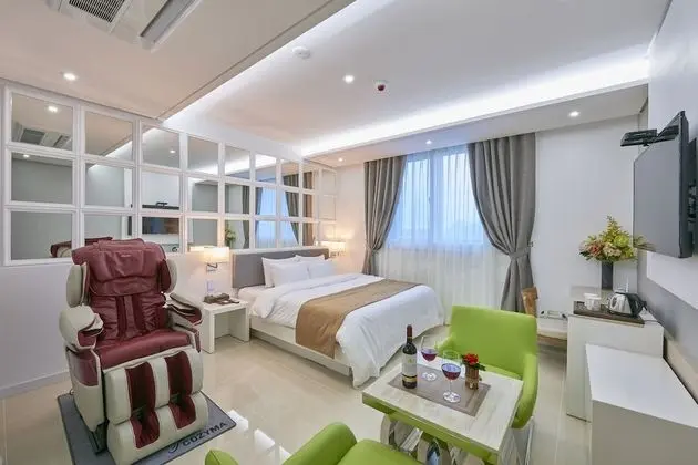 Deluxe Tek Büyük Yataklı Oda (Styler, Massage Chair)
