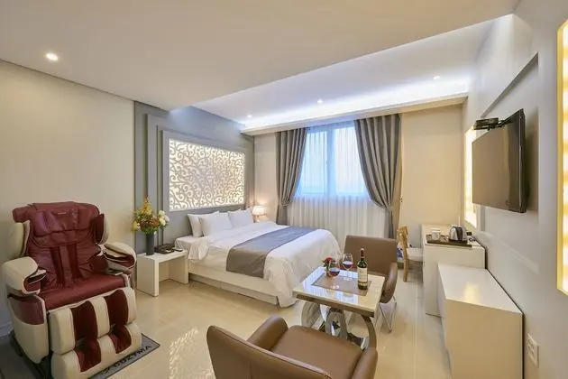 Deluxe Tek Büyük Yataklı Oda (Styler, Massage Chair)