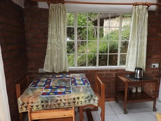 Basic Kır Evi, Göl Manzaralı, Göl Kenarı (Chikamba)