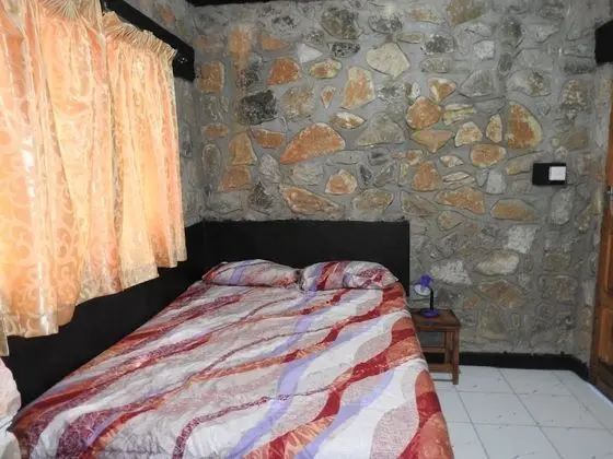 Basic Kır Evi, Göl Manzaralı (Zomwe)
