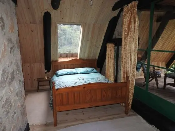 Basic Kır Evi, Göl Manzaralı (Zomwe)