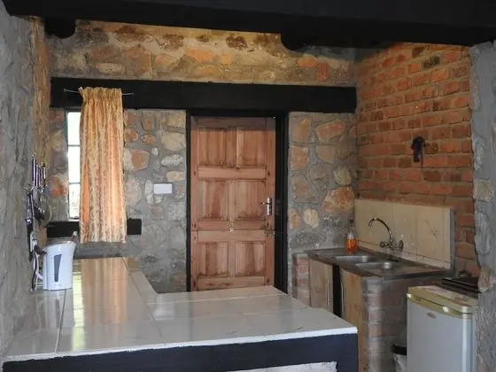 Basic Kır Evi, Göl Manzaralı (Zomwe)
