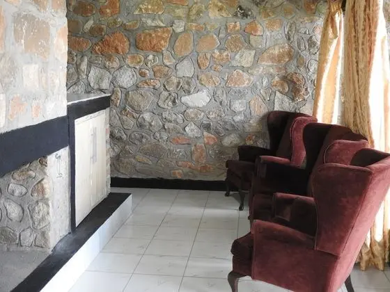 Basic Kır Evi, Göl Manzaralı (Zomwe)