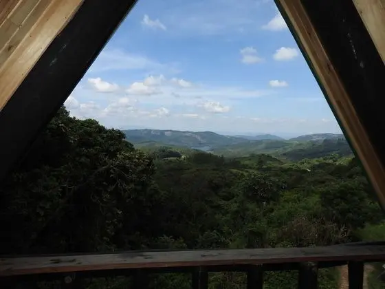 Basic Kır Evi, Göl Manzaralı (Zomwe)