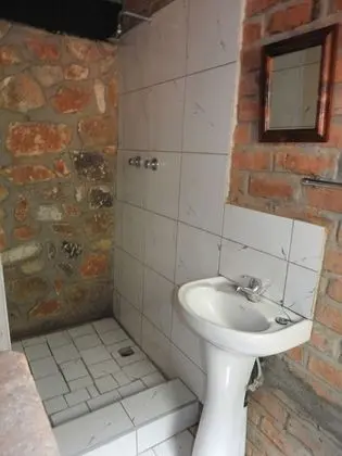 Basic Kır Evi, Göl Manzaralı (Zomwe)