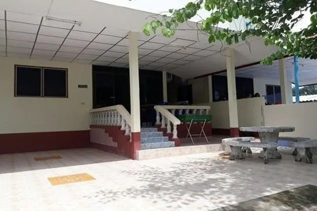 2 Bedrooms House