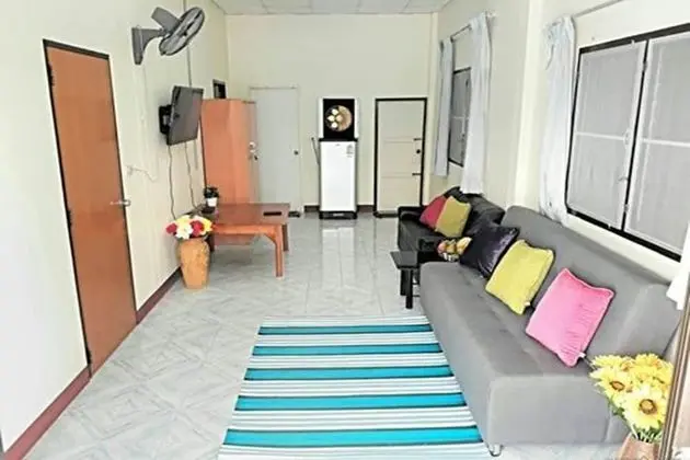 2 Bedrooms House
