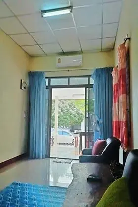 2 Bedrooms House