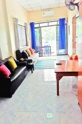 2 Bedrooms House
